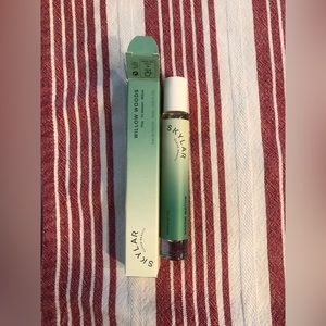Skylar clean beauty rollerball 10ml in willow woods